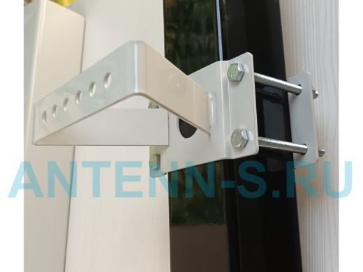 Кронштейн для прожектора на квадратную трубу 60х60мм с отверстием 