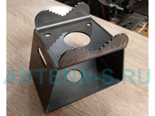 Кронштейн универсальный на трубу 15...51мм для камер с отверстием 32 