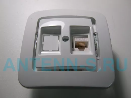 MAKEL Lillium бел б/вст  роз гнездо+ комп CAT 5 71035